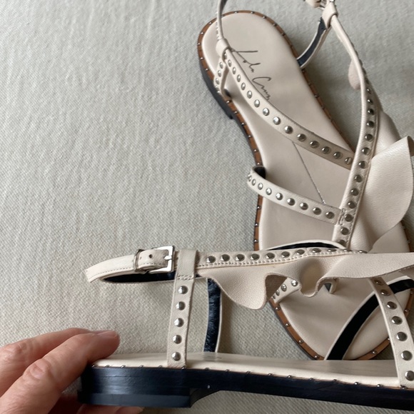 Anthropologie BNWT Lola Cruz off white ruffle studs Statement flat sandal LOVE♥️ - Picture 7 of 10
